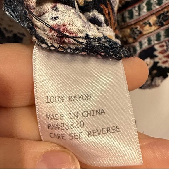 Rachel Zoe Blouse Boho V Neck Crochet Tunic Peasant Blouse Black Floral Size M - Picture 10 of 11